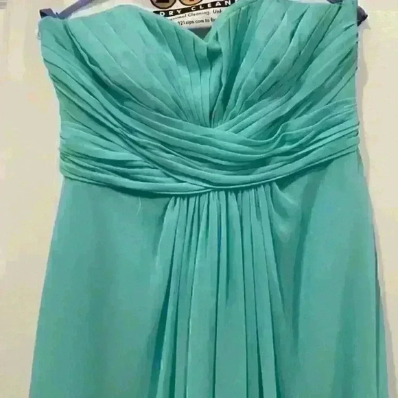 David’s Bridal Strapless Chiffon‎ with Pleats - Picture 2 of 6